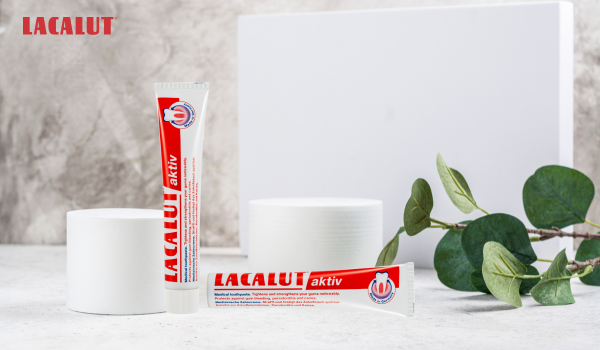kem đánh răng lacalut aktiv giảm chảy máu chân răng